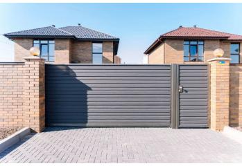 Відкатні ворота в Кременчузі